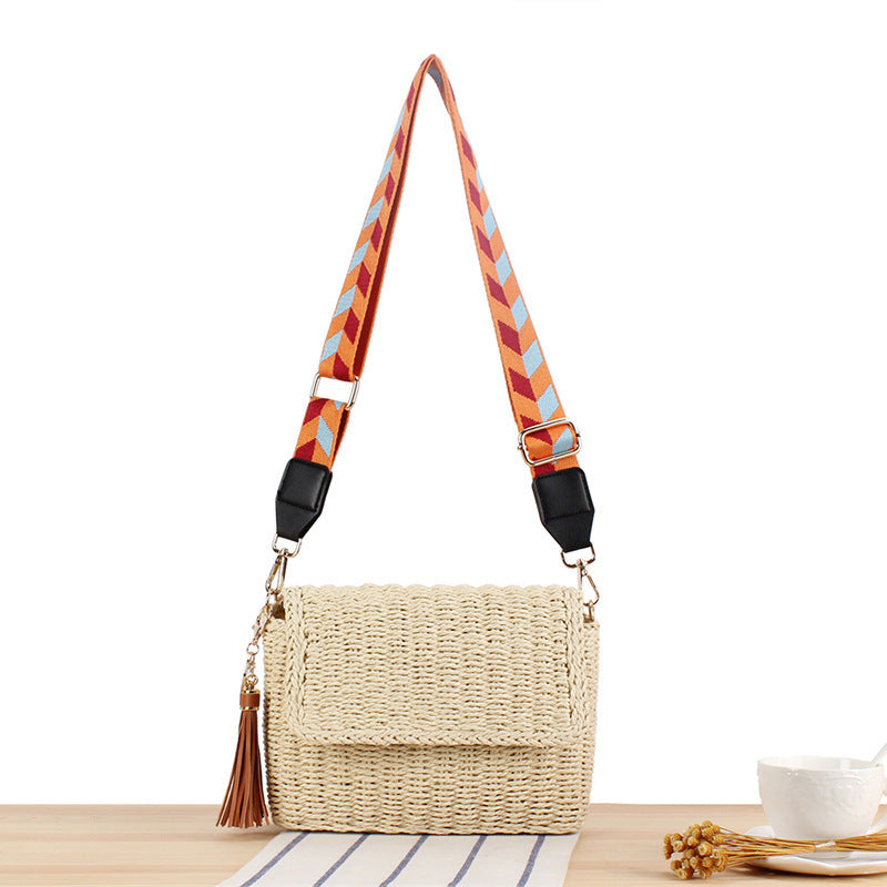 Shoulder bag made of hand-knotted natural material with decorative macramé elements Kalsten