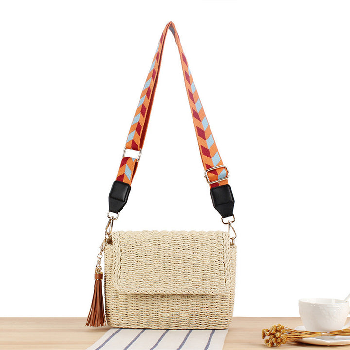 Shoulder bag made of hand-knotted natural material with decorative macramé elements Kalsten