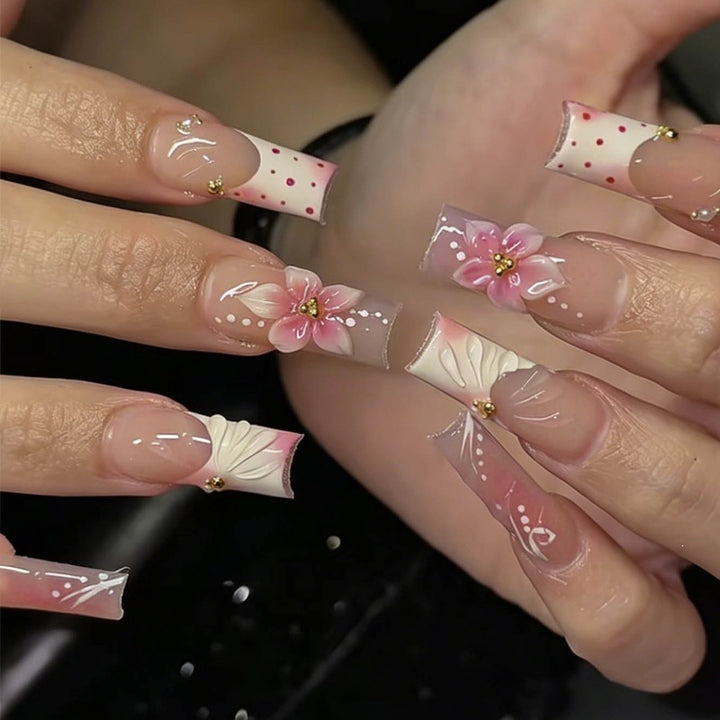 Artificial nail set with delicate flower and glitter accents Kalsten