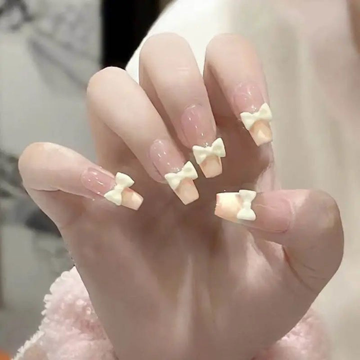 Artful nail designs with cat motif Kalsten