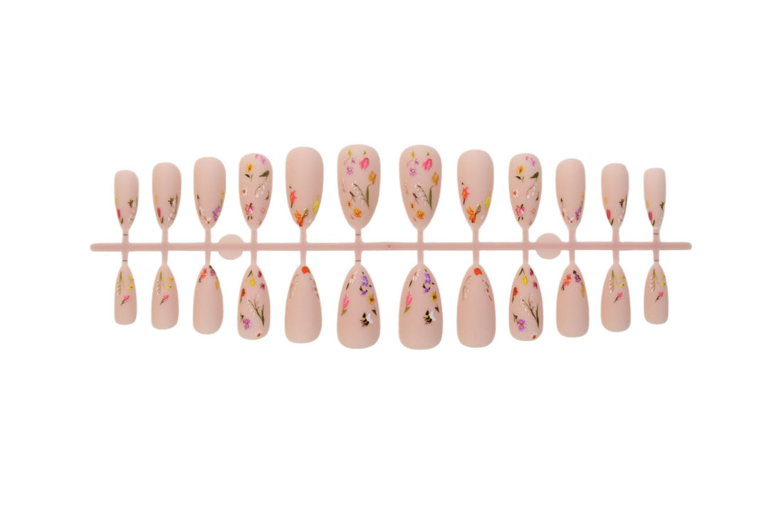 Artificial nail set with floral accents Kalsten