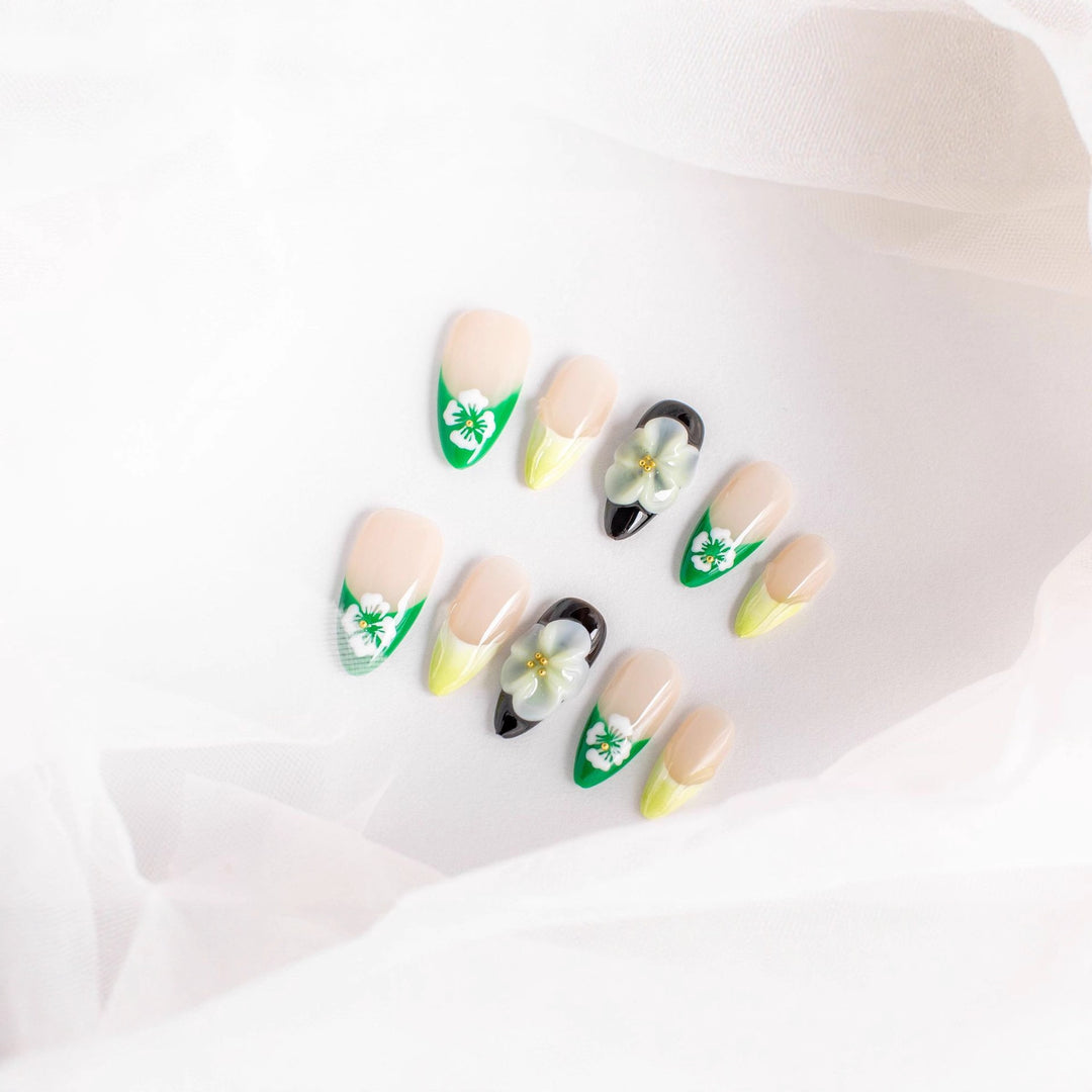 Floral Art Press-On Nail Design
