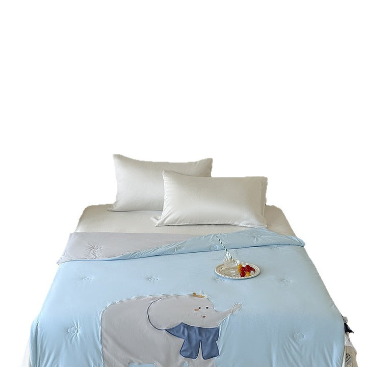 Reversible quilted bedspread with embroidered bear motif and light filling