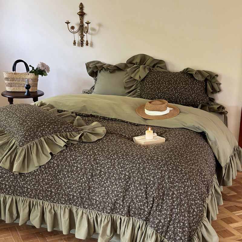 Boho-Chic bedding set with ruffles, reversible function and fine vintage floral print