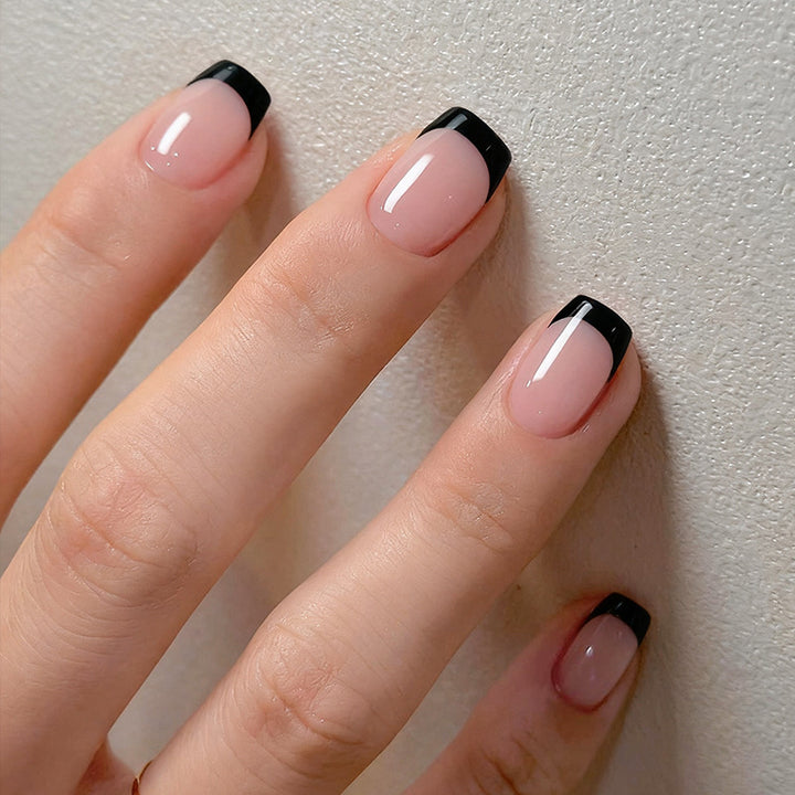 Art nail set with stylish black and white finish Kalsten