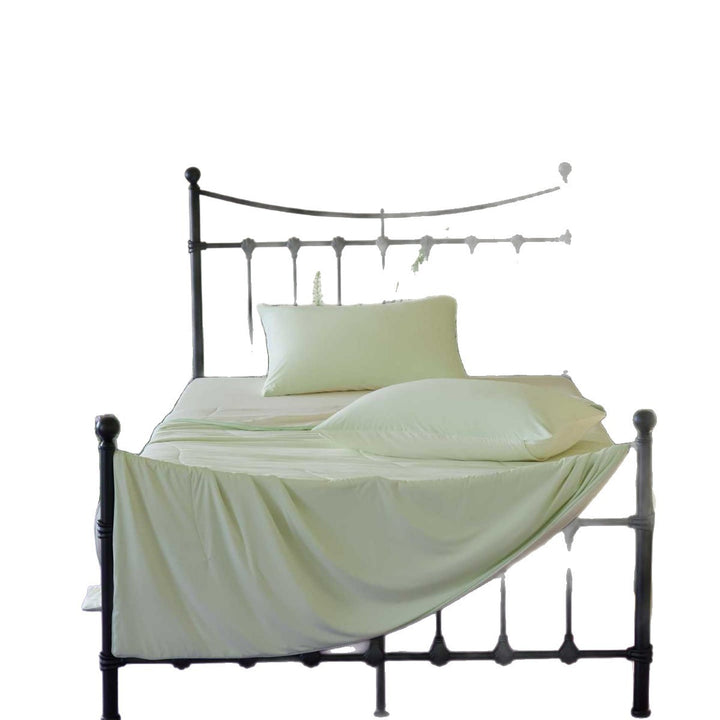 Three-piece bedding set with ultra-light quilted blanket, elastic fitted sheet, and pillowcase