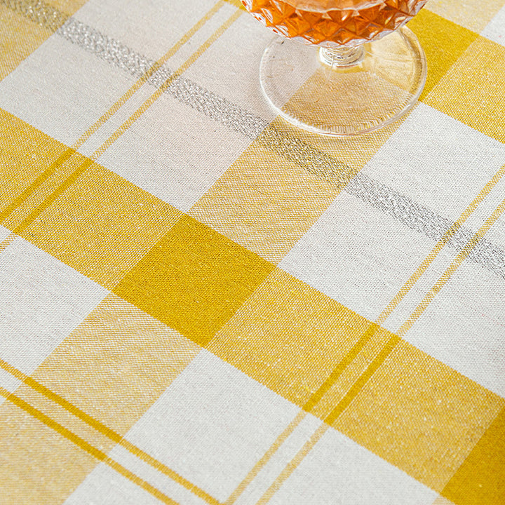 Rectangular checked cotton tablecloth with decorative fringes and light linen finish Kalsten
