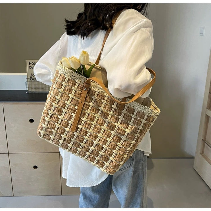 Spacious handbag with woven design Kalsten