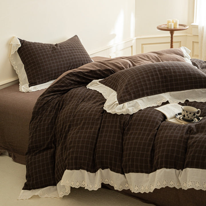 Flannel bedding set with check pattern, reversible duvet cover and lace trim