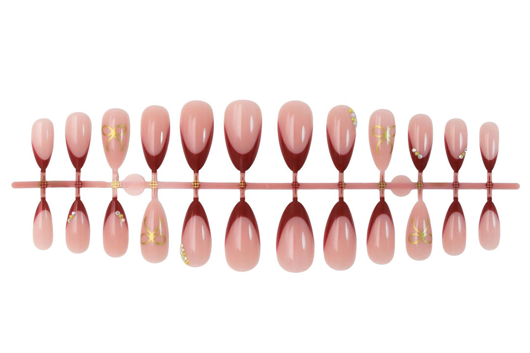 Artificial nail set with elegant decorations and shiny accents Kalsten