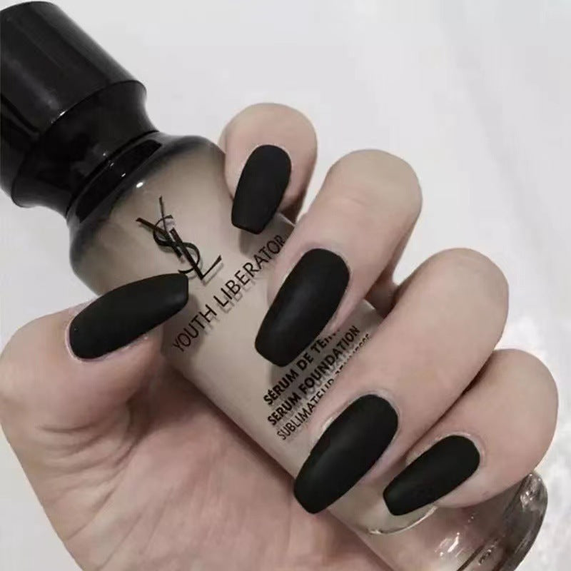 Frosted artificial nails in an elegant design Kalsten