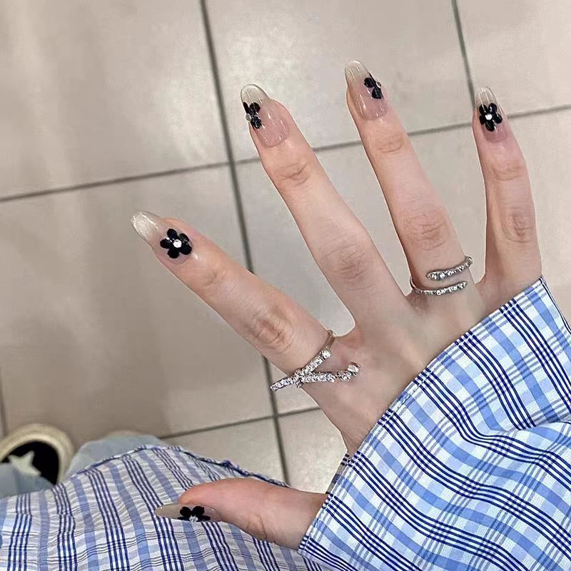 Playful Cat-Themed Press-On Nail Art Kalsten