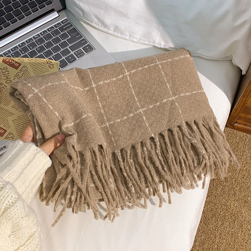 Cozy and Stylish Blanket with Fringes Kalsten