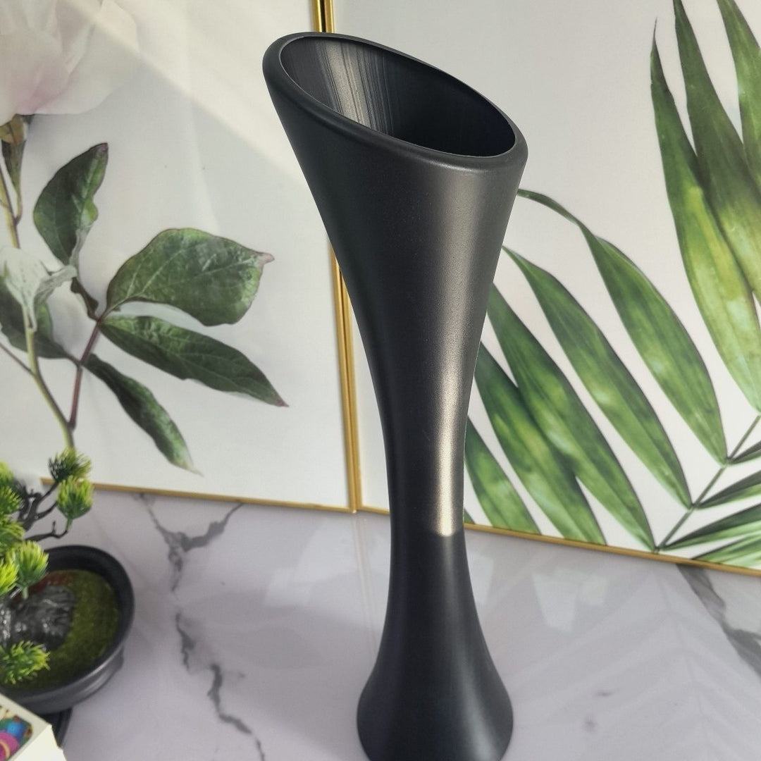Contemporary Sculpted Vase Kalsten