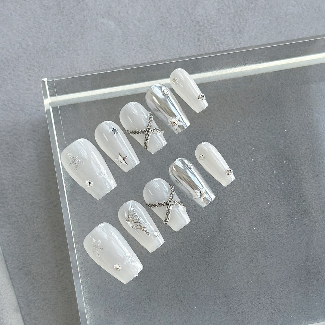 Artistic Press-On Nail Art Set with Elegant Silver Accents