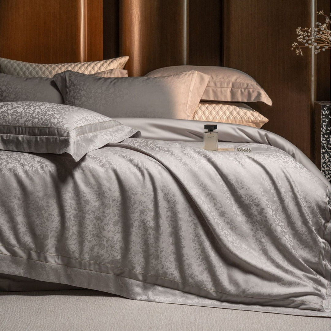 Luxurious satin jacquard bedding set with fine damask pattern and Oxford pillow