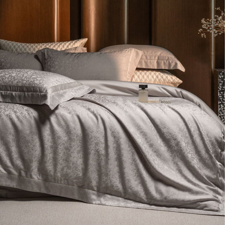 Luxurious satin jacquard bedding set with fine damask pattern and Oxford pillow