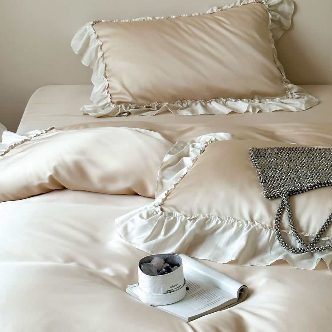 Satin-Duvet cover set with frill and silky gloss finish