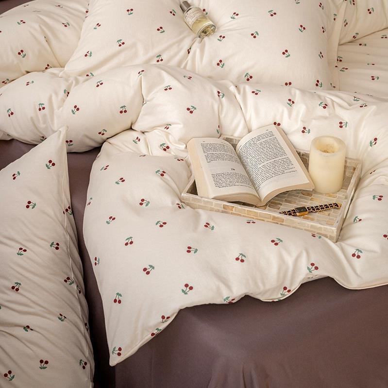 Quilted bedding set with floral vintage look and breathable cotton cover