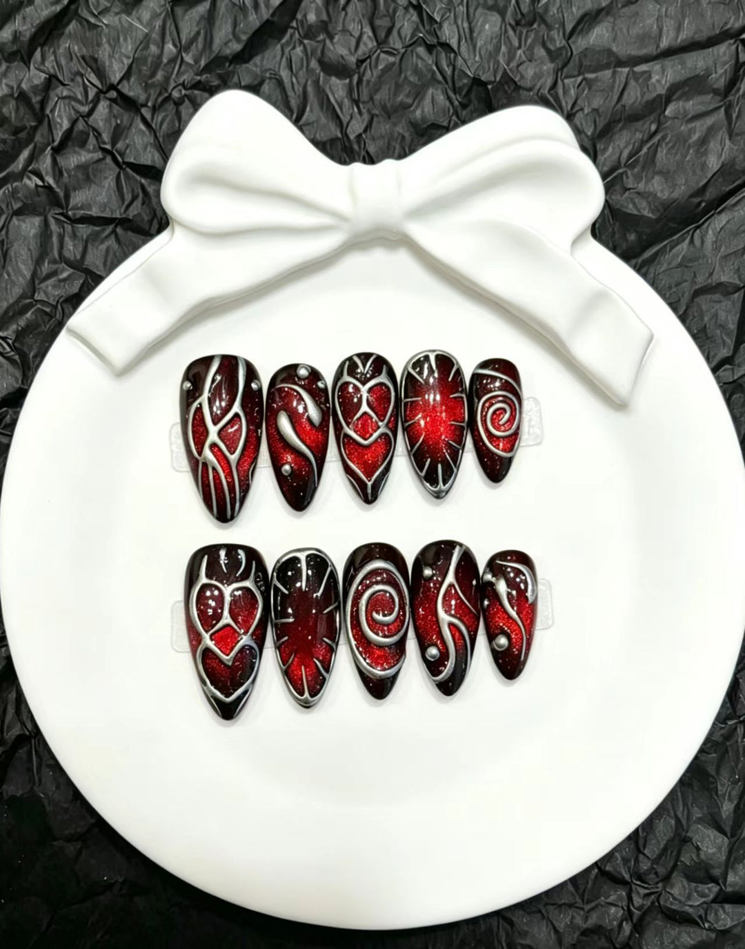Artistic Nail Art Press-On Nail Set with Charming Glitter Accents