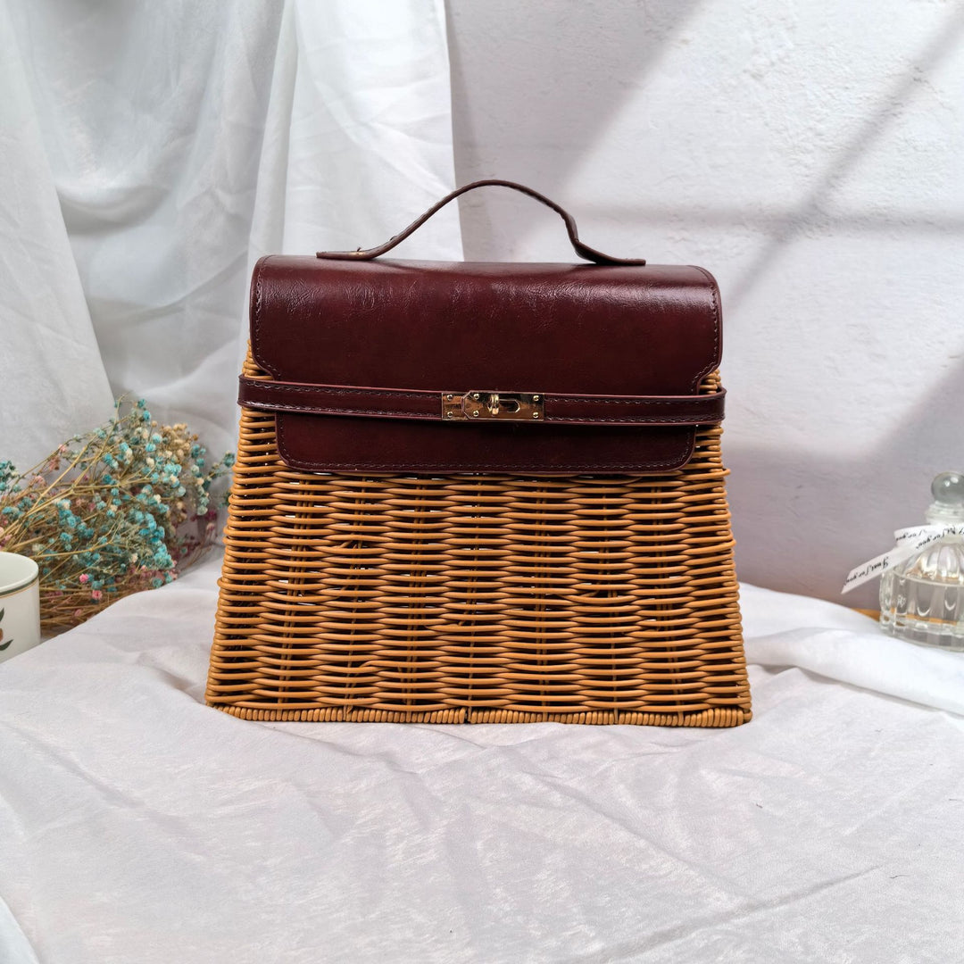 Ladies elegant woven handbag with wooden lid Kalsten