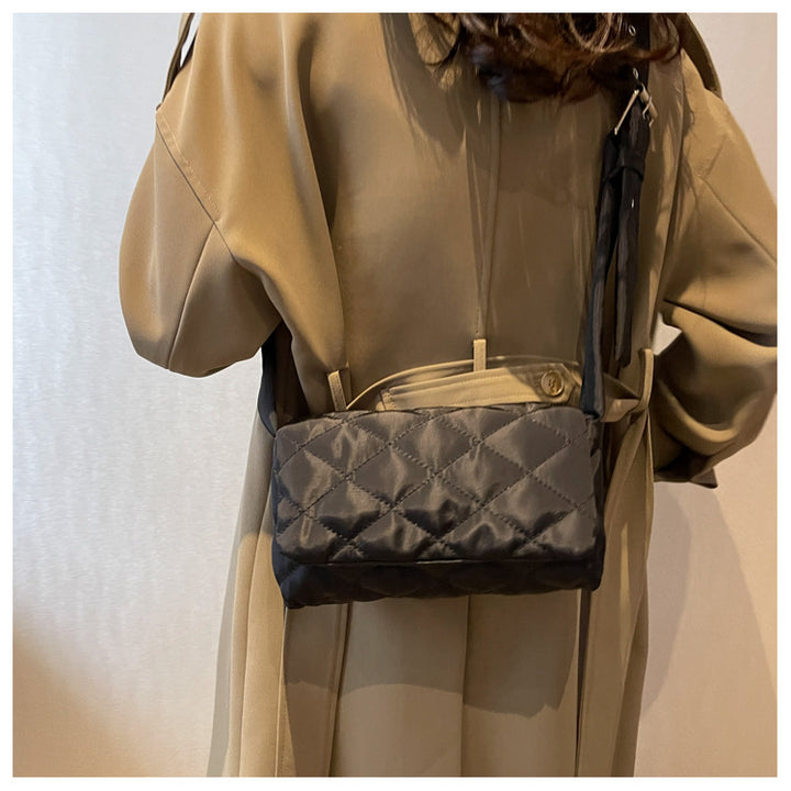 Elegant Quilted Crossbody Handbag