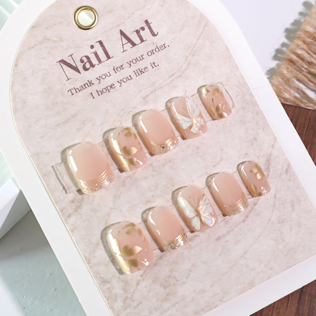 Artful nail design with leaf motifs Kalsten