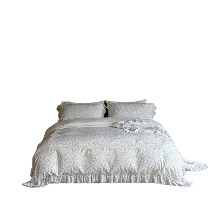 Vintage-inspired bedding set with lace appliqué and ruffle