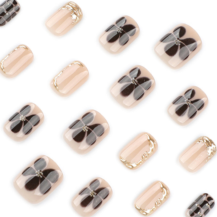 Artistic Nail Art with Elegant Golden Accents Kalsten