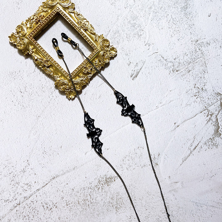 Jewelry holder chain with intricate details Kalsten