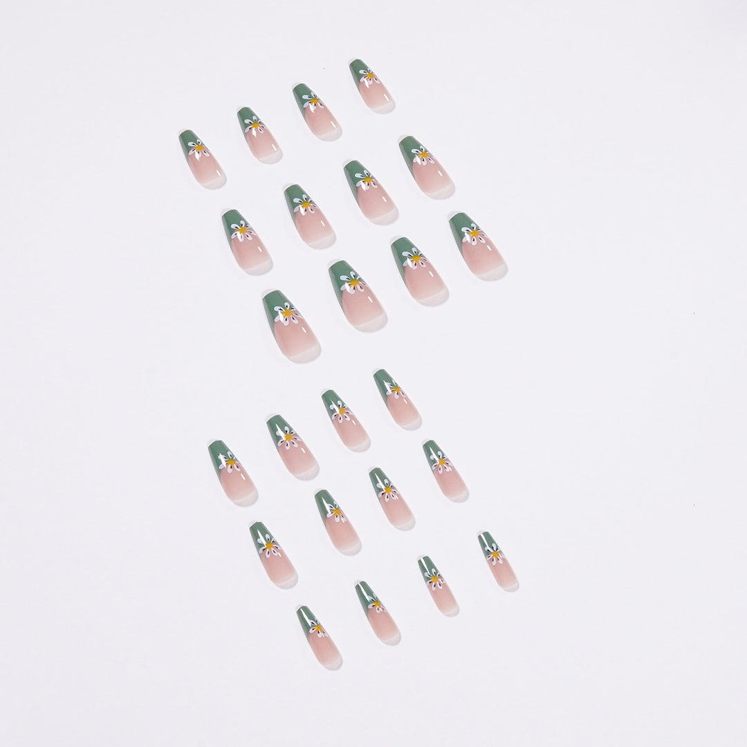 Artful Nail Art with Floral Patterns Kalsten