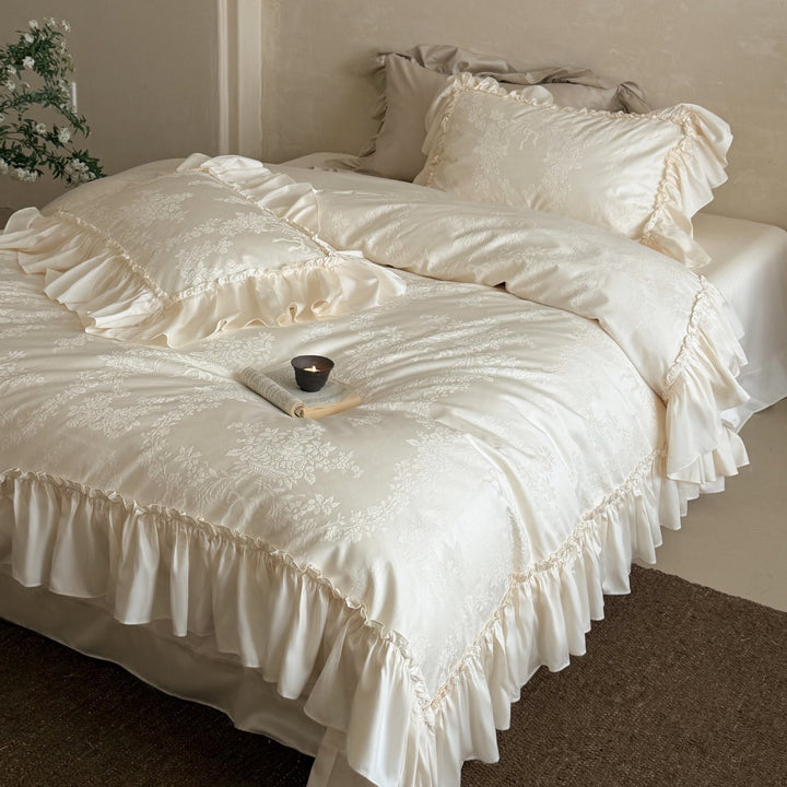 Luxurious bedding set with ruffles and jacquard pattern