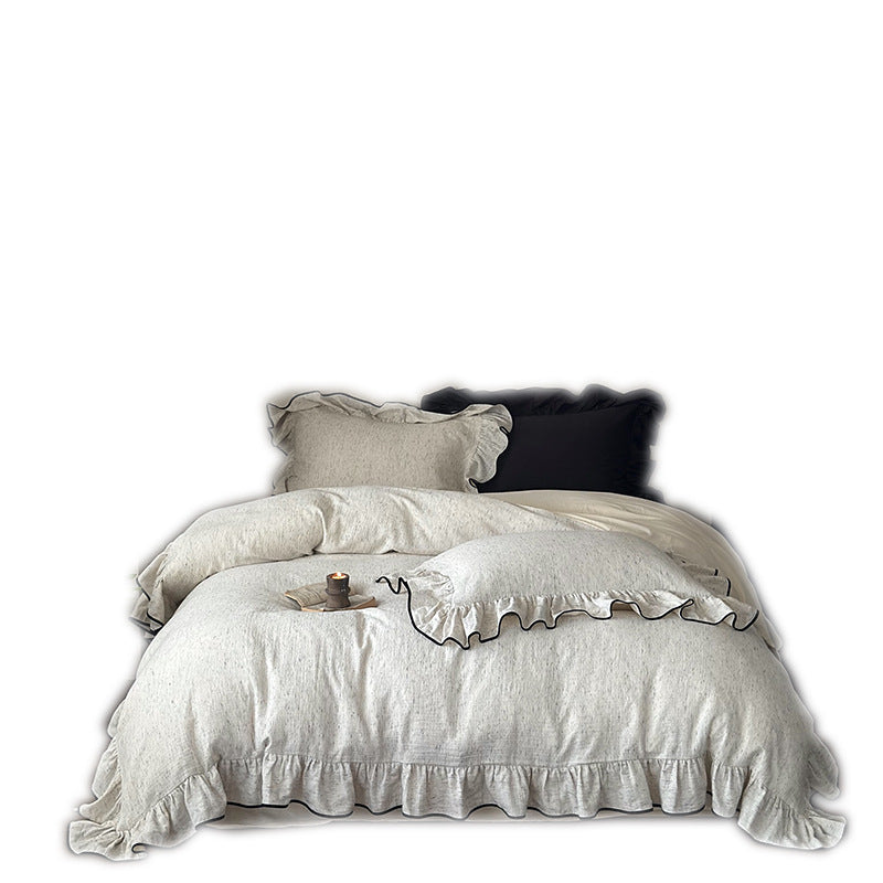 Playful ruffle bedding set in linen look with contrasting piping and soft wash