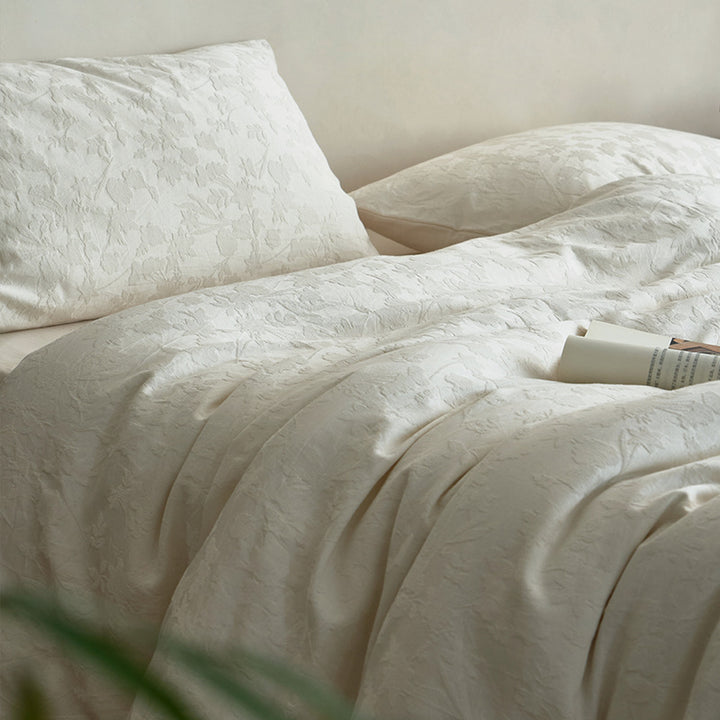 Bedding set made of cotton jacquard with fine quilting and reversible function