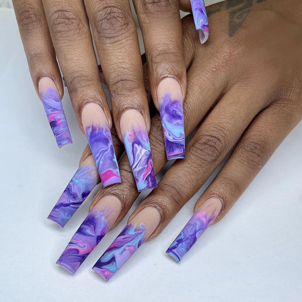 Artificial nails in modern marble design Kalsten