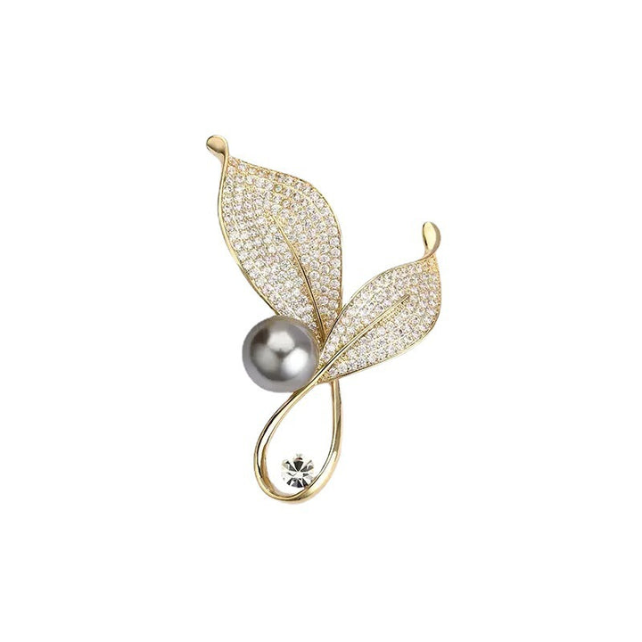 Elegant and Glamorous Brooch with Pearls and Crystals Kalsten