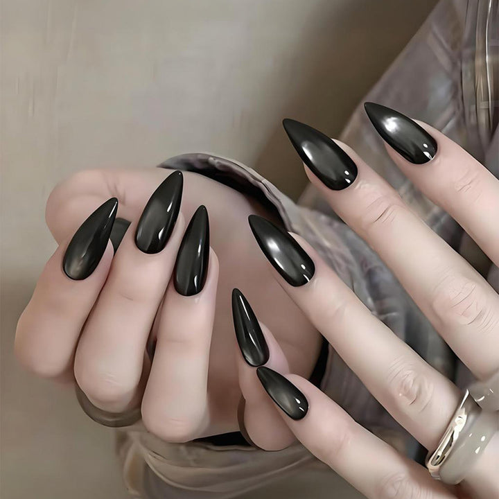 Artificial nail set with elegant pointed shapes and high-gloss finish Kalsten