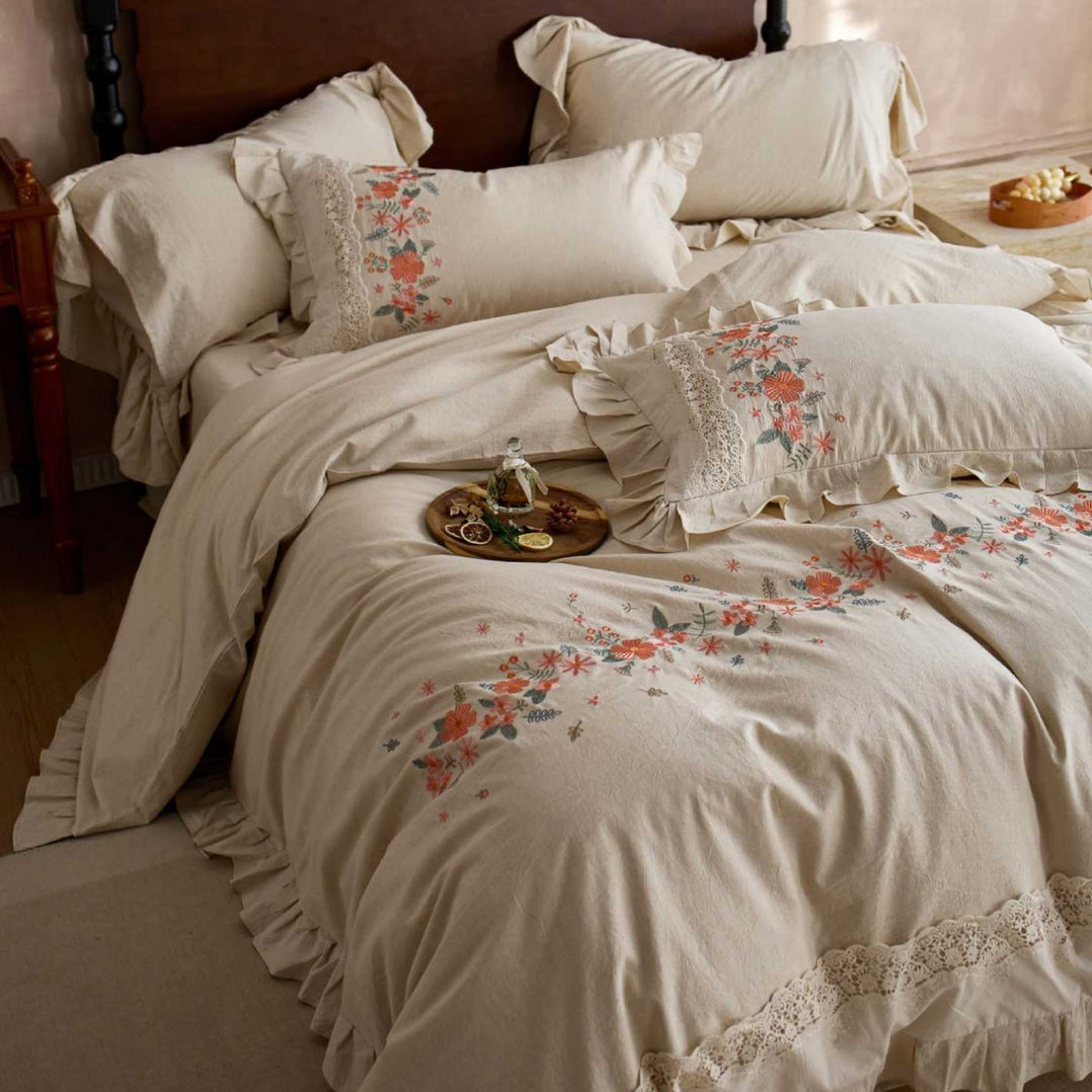 Duvet cover set made of cotton-linen with embroidered folklore flower motif, lace trim and frill