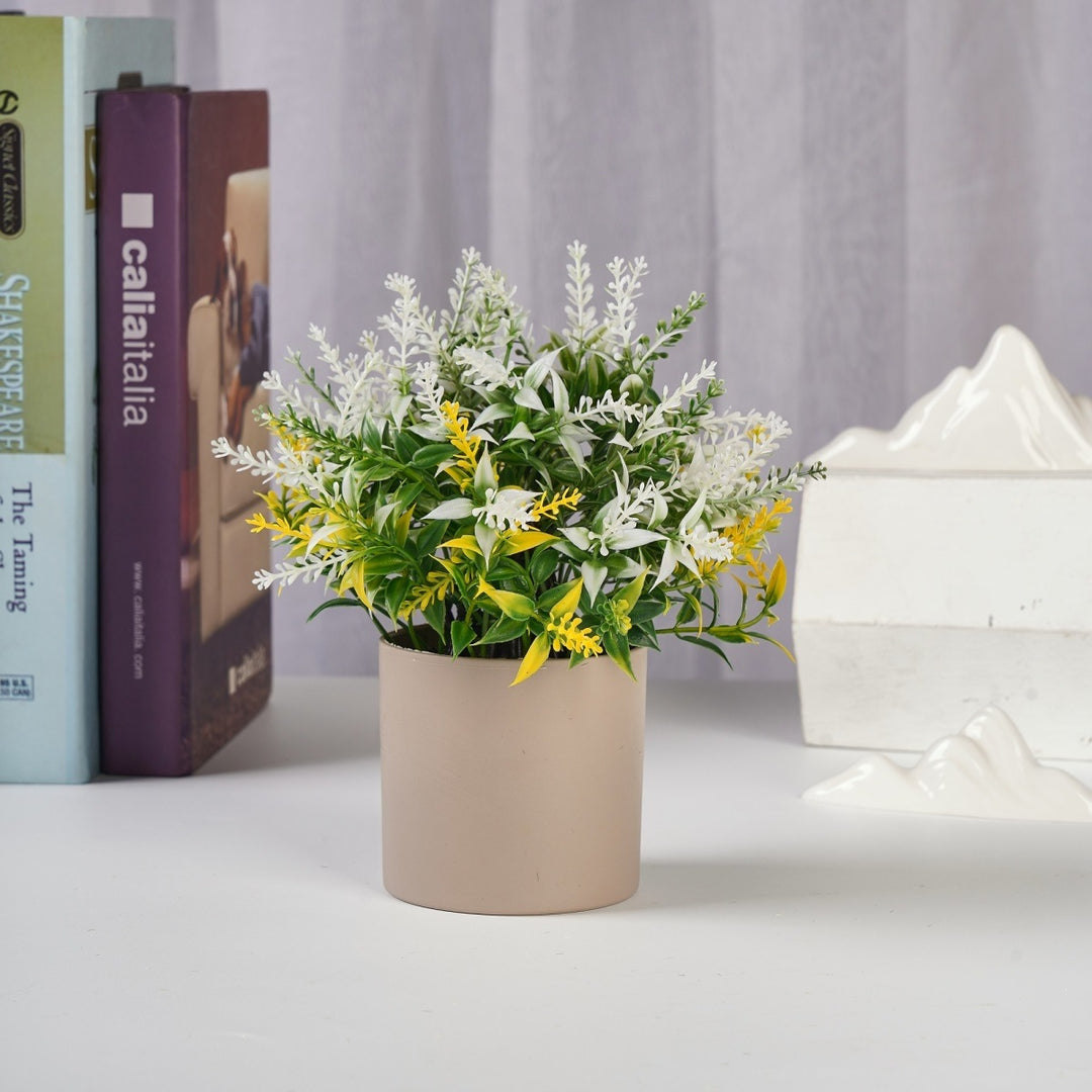 Lifelike Succulent Decor