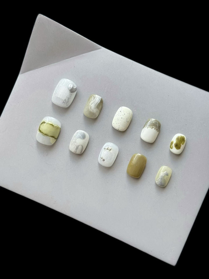 Artistic Marble Design Press-On Nail Set
