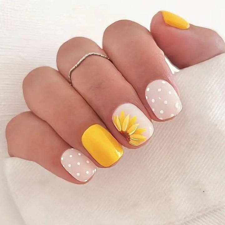 Floral Themed Acrylic Nail Art Kalsten