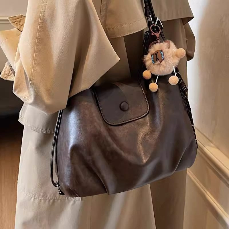 Modern shoulder bag with practical flap closure Kalsten