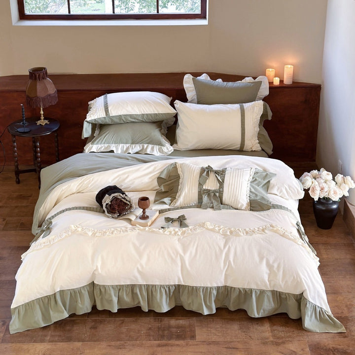 Bedding set in cottage chic with gathered hem and bow application