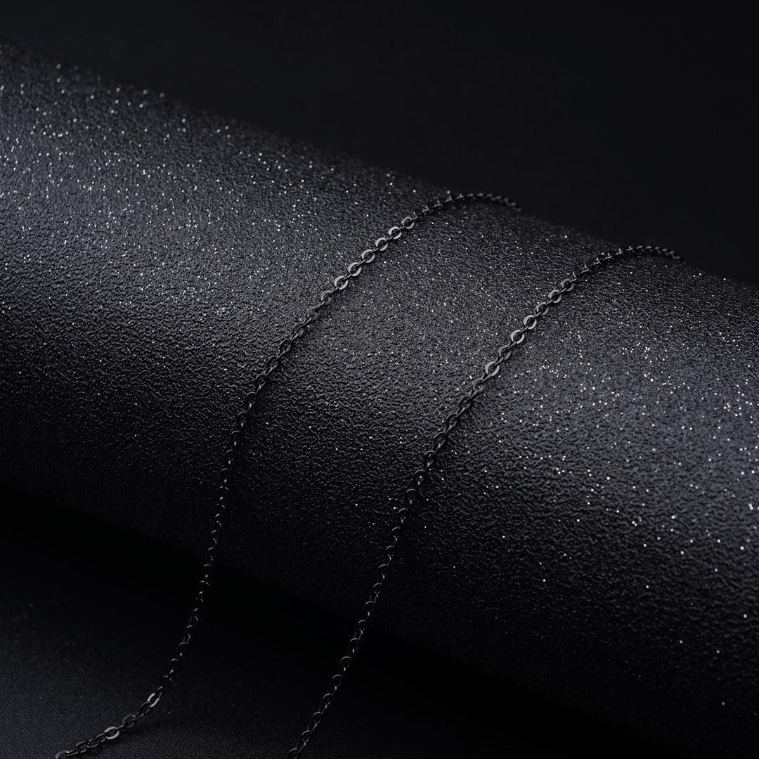 Sleek Minimalist Chain Eyewear Holder Kalsten