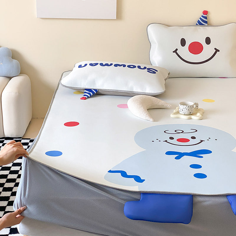 Waterproof children's mattress cover with non-slip fitted sheet & cute cartoon animal designs