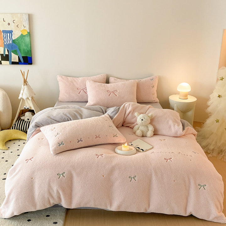 Cozy teddy fleece bedding set with colorful dots and extra soft surface