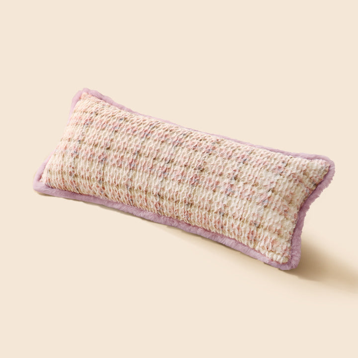 Long lumbar support cushion with patterned bouclé surface and plush trim Kalsten