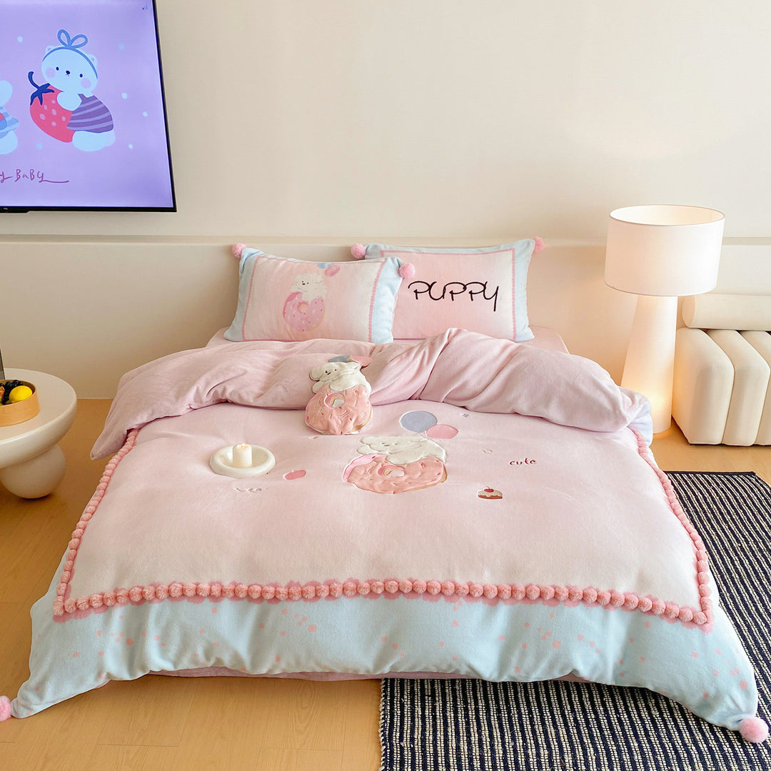Children's bedding set with teddy fleece blanket, pompom hem and cute puppy design