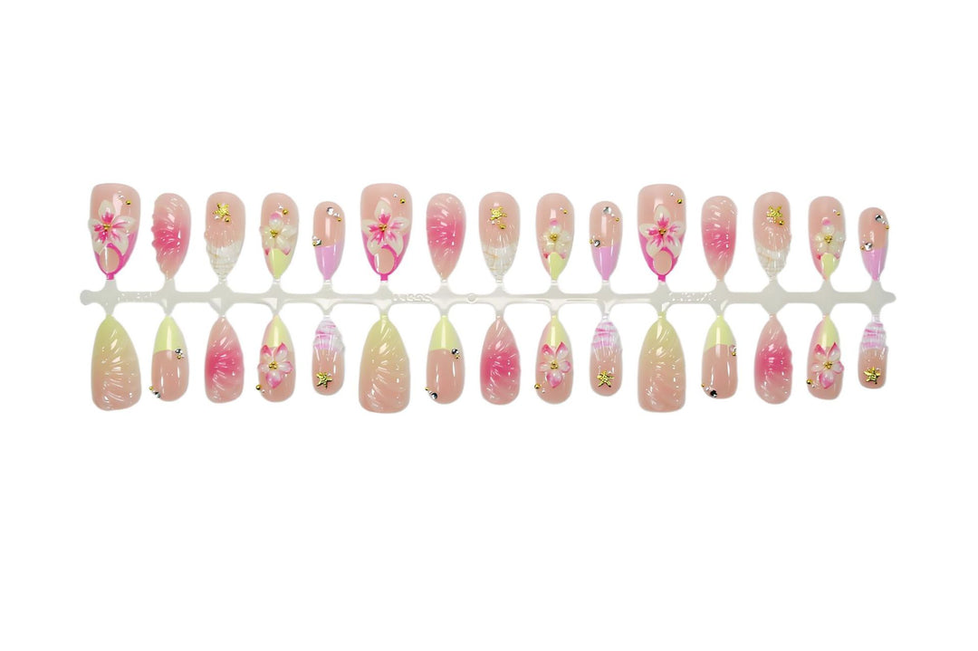 Nail art set with floral accents and glamorous details Kalsten
