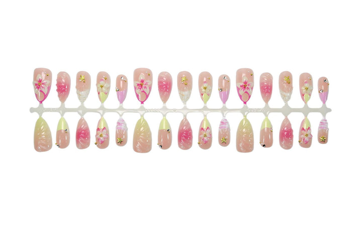 Nail art set with floral accents and glamorous details Kalsten